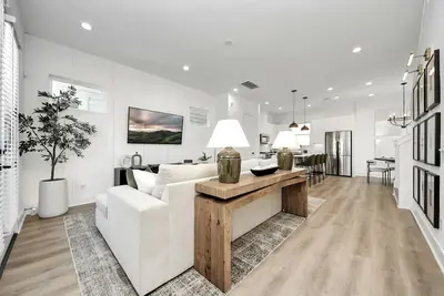 Image de Modern downtown home with gym