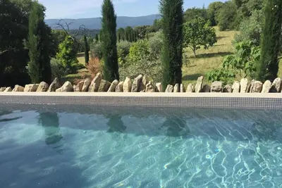 Image de Goult au coeur du village: deux maisons, vue Luberon, calme et piscine privée.