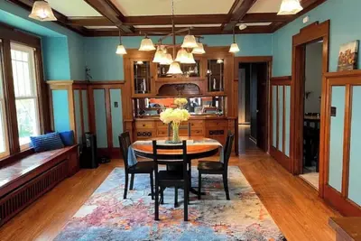 Image de Craftsman's Main Floor 2 bd rm- chef's kit- deck