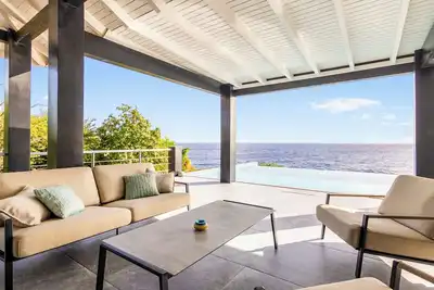 Image de Oceanfront villa on a secure resort with restaurants, beach and dive shop.