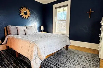 Image de Craftsman’sUPSTAIRS! 3 bd rm w/impressive attic!