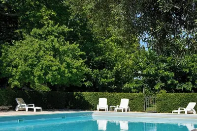 Image de Magnifique appart dans Prieuré 18e siècle, avec piscine et parc luxuriant