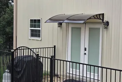 Image de Charming 1b/1b mother in law unit sits on 12 ac on Ne side of Lake Fork.