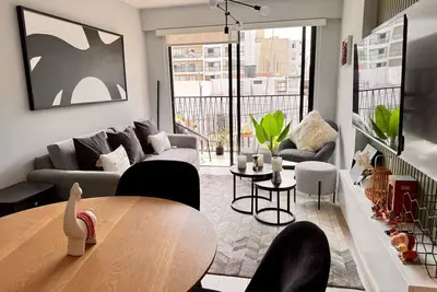 Image de Charming 2 bedroom apartment. \nCloser to waterfront!