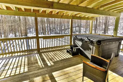 Image de 9br/5br/Hottub/2 Saunas 6 min to Hunter on 30 private acres