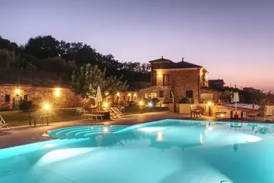 Image de Farmhouse with infinity pool. Ideal for groups.