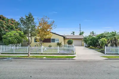 Image de Entire Home · Pool · Spa + Mins to Disneyland!