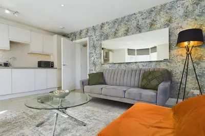 Image de 6 Beds | Contractors | Kemptown | Sleeps 8