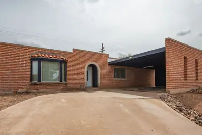 Image de Fully Remodeled Rolling Hills Haus, Spacious 4-bed house on East side Tucson