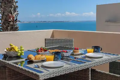Image de Huniky 36 - Two-bedroom apartment with pool, Wi-Fi, air con and sea view.