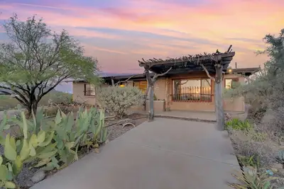 Image de Artist’s Delight, Conveniently Remote Saguaro Saturated Views