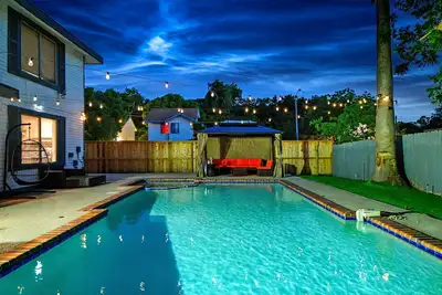 Image de Exotic Lodge\nDiscover a unique retreat experience in the heart of Houston, Tx