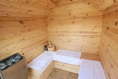 Image de Tribu Chill House Jacuzzi sauna extérieur sur une terrasse avec vue sur la Somme