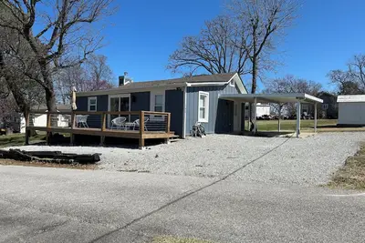 Image de Charming, newly remodeled two bedroom cottage.