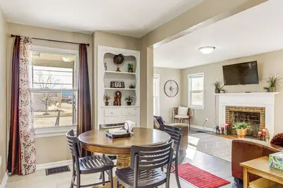 Image de 2 Mi to Ud: Pet-Friendly Home w/ Fenced Yard!