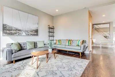 Image de 4 Mi to Dtwn Indianapolis: Updated Home w/ Yard!