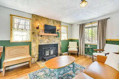 Image de 3 Mi to Hanging Rock State Park: Outdoor Haven!