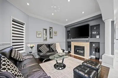 Image de Stylish Mississauga Stay 4br- Office + Patio + Bbq