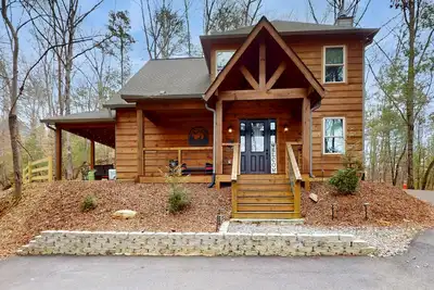 Image de Charming cabin w/modern amenities, shared pool, & dog-friendly