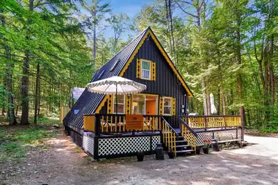 Image de Relaxing A-Frame with Hot Tub and Lake Access