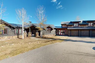 Image de Mountain retreat with hot tub, fully stocked kitchen & great views