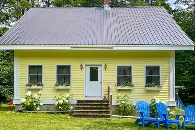 Image de Charming house w/ peaceful yard, close to village & recreation, kitchen, w/d