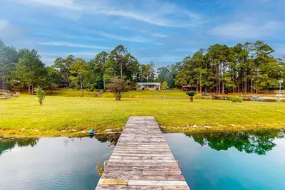 Image de Tranquil 30-Acre Venue with Stunning Waterfront and Versatile Event Spaces