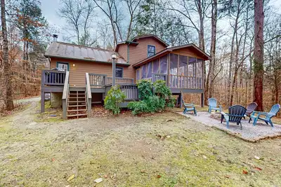 Serene cabin w/ Free Attraction Tickets, fire pit, screened porch, & hot tub
