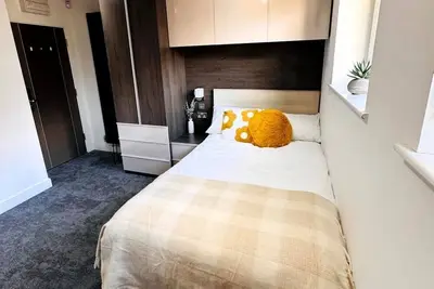 Comfortable 6-Bedroom Home with Parking Included