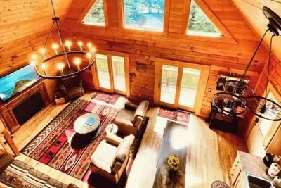 Image de Mtn Views~Fire Pit~King Bed~Lake~Breweries 1 mi!