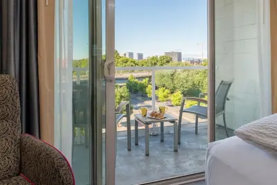 Image de Comfortable Suite with Two Double Beds and Balcony in the Heart of Downtown Pdx