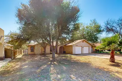 Image de Spacious family retreat close to park, with WiFi, central Ac, W/D, work space