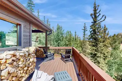 Image de Cozy cabin with full kitchen, large deck, W/D & private hot tub