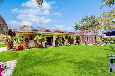 Image de Stunning High-End Home with Private Pool and Gourmet Kitchen