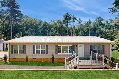 Image de Updated kitchen, outdoor seating, drive to all the area waterfalls