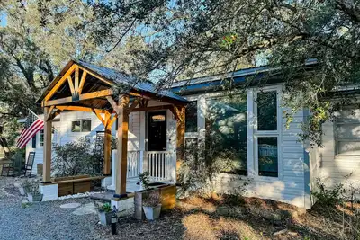 Image de Charming cottage on Saucepan Creek near Ocean Isle beaches with hot tub
