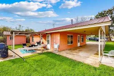 Image de Lakefront, dog-friendly home with patio, lovely view & access to lake activities