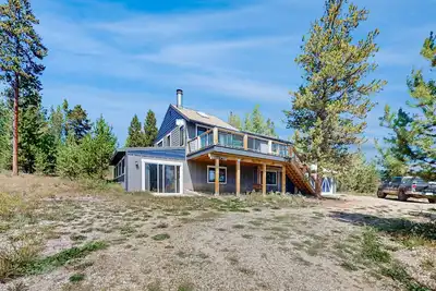 Image de Conveniently located home with hot tub and amazing views
