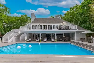 Image de Renovated home near ocean with private pool, grill, deck, patio