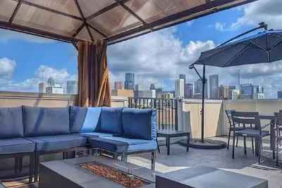 Image de Spacious Private Rooftop Houston Skyline Views