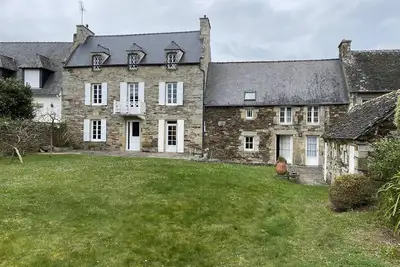 Image de Maisons de vacances spacieuses et confortables pour 17 personnes.