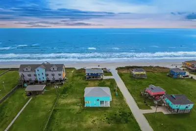 Ocean View l Pool Table, Tiki Bar & Cargo Lift