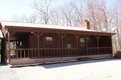 Image de Escape to the lake 2 Bedroom Cabin, Boat Parking & Ample Outdoor and Deck Space.