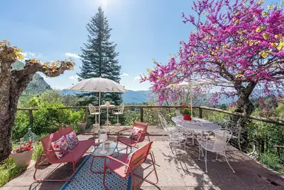 Image de Appartement 'Sassi Scritti - Carpino Nero' avec vue sur la montagne, jardin partagé et Wi-Fi