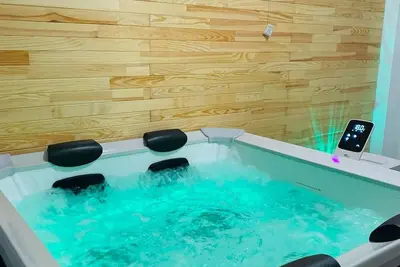 Image de Maison avec jaccuzi 2 chambre jusqu'Ă 4 personnes en familles entre amis