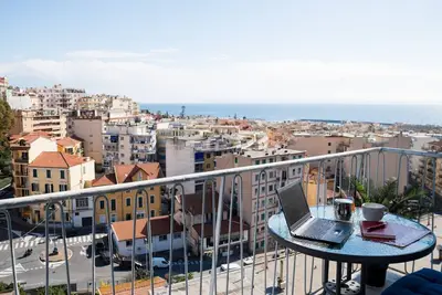 Image de Sea View Retreat - Steps from City Center