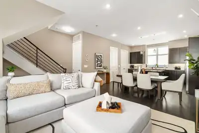 Image de Lux Townhome | Rooftop Terrace | 2-Car Att Garage