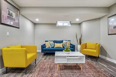 Image de A modern 2-bedroom suite, with laundry, and wet bar