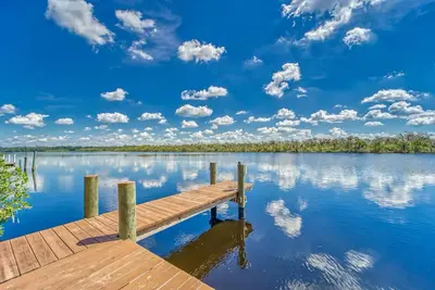 Image de Charming 2-bedroom 2-full bath home with fishing dock, kayaks, WiFi, Ac and more