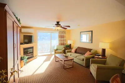 Image de Winter Getaway! Cozy Condo for Six at Pollard Brook in Lincoln Nh!